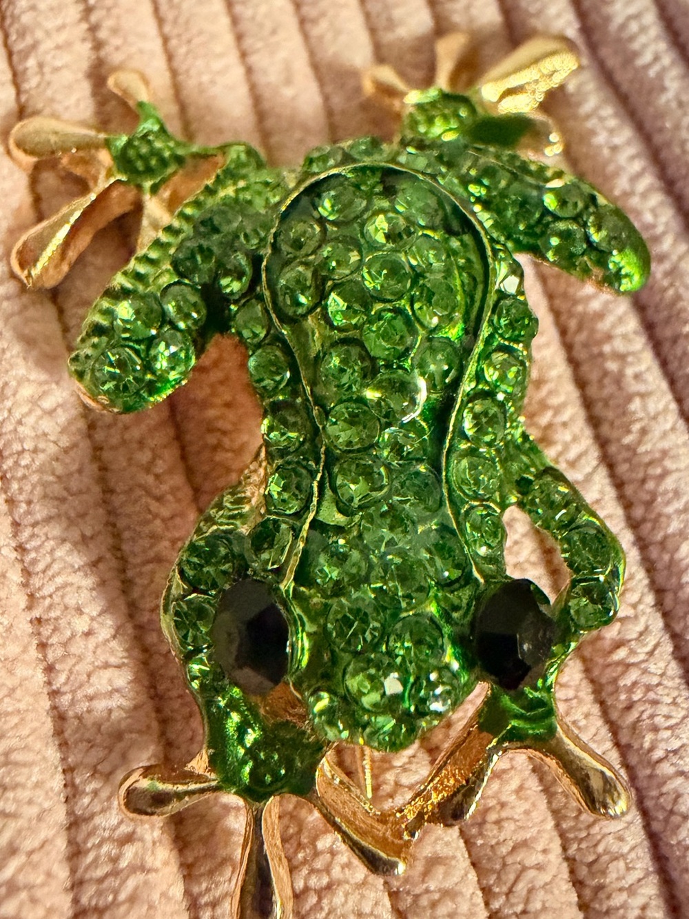 Green Crystal Frog Brooch Pin